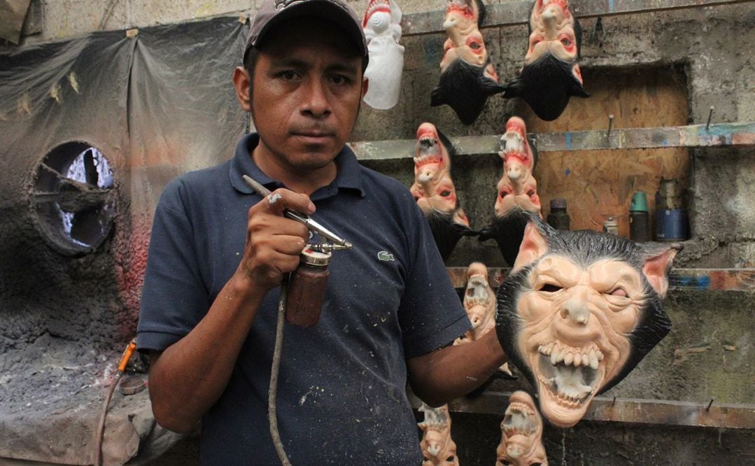Fábrica mexicana crea miles de máscaras para Halloween y Día de Muertos -  Vive USA