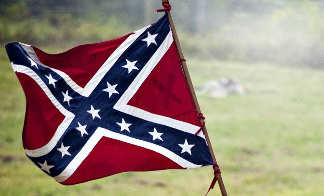 Qué significa bandera confederada y por qué causa