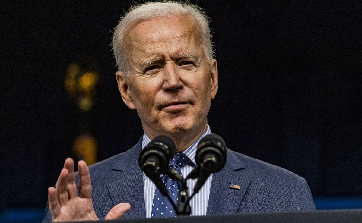 Era "retirarse o aumentar" la presencia en Afganistán, dice Biden