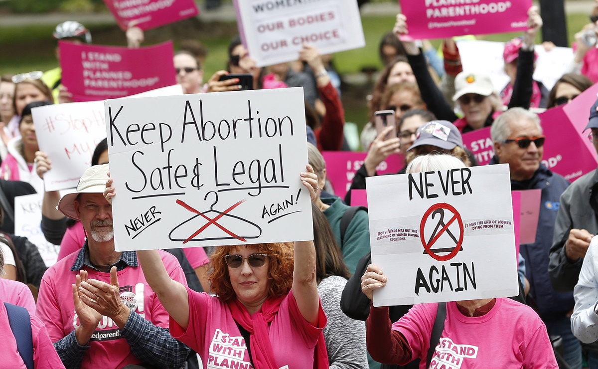 California se une a la batalla por el derecho al aborto en EU con nuevo plan