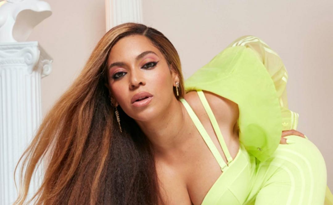 Beyoncé presume sus curvas con revelador vestido transparente