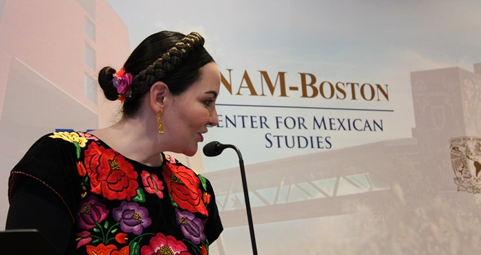 La directora de UNAM Boston, la doctora Carmen Alanis
