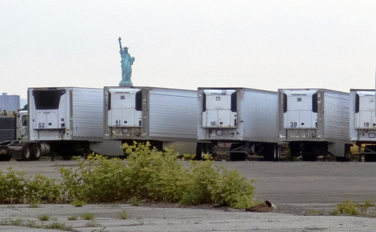 Nueva York aún tiene cientos de cuerpos de víctimas de Covid en camiones