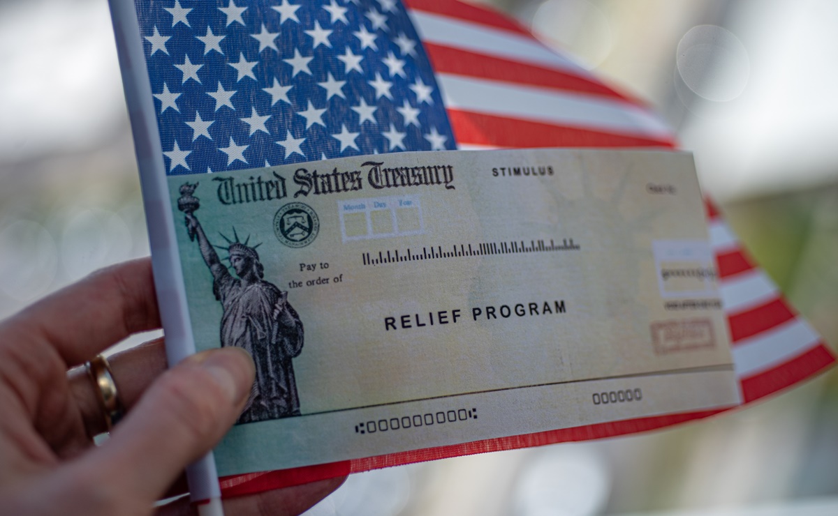 California envía cheques de estímulo de ‘alivio a la inflación’, ¿cuándo recibirlos?