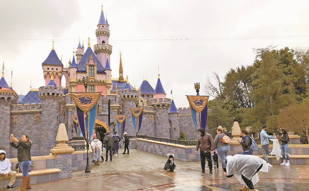 Buscan lavaplatos para trabajo en Disneyland