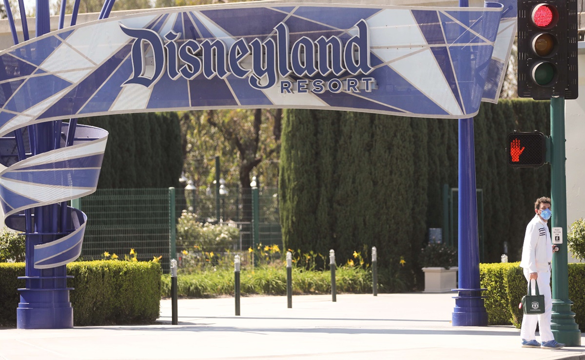 Trabajadores de Disney exigen en el Capitolio ayuda tras ser despedidos