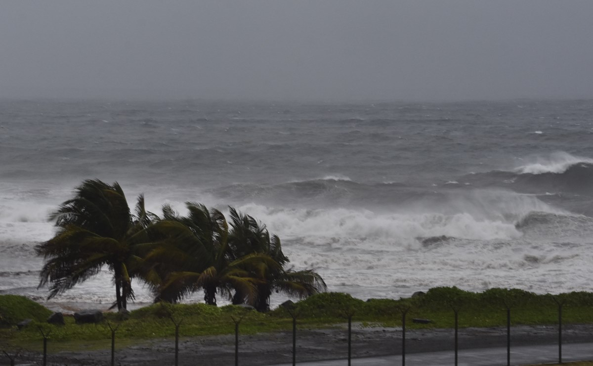 Huracán Elsa destroza el sur de Barbados; sigue su trayectoria