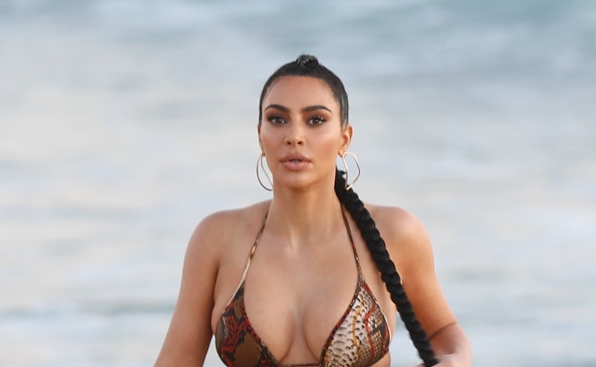 Kim Kardashian lanza lencería transparente y se luce con ella en sesión