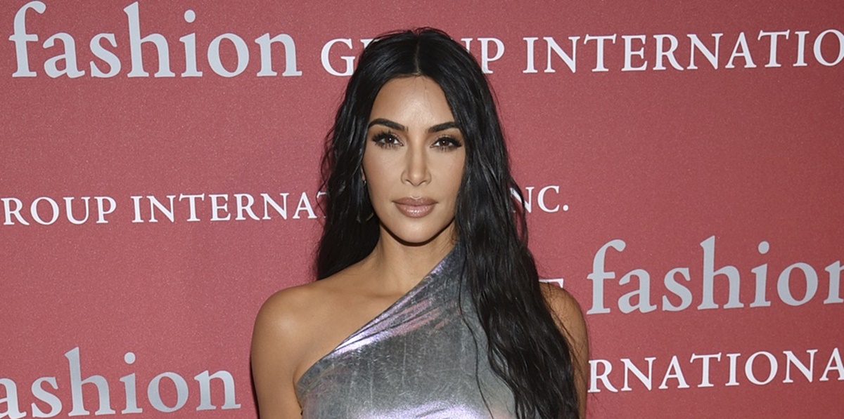 Kim Kardashian fotos braless