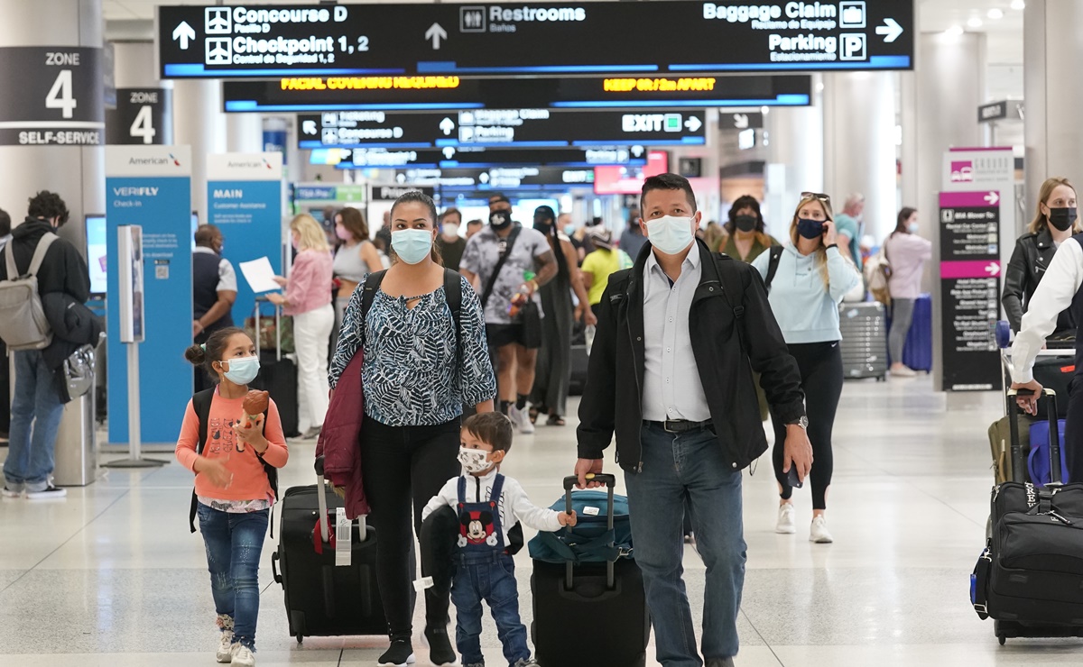 México suma 44,293 nuevos casos, cifra más alta de la pandemia