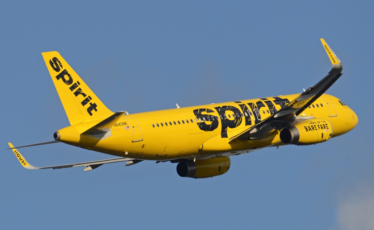 Pasajera ebria agrede a asistentes de vuelo de Spirit Airlines en EU