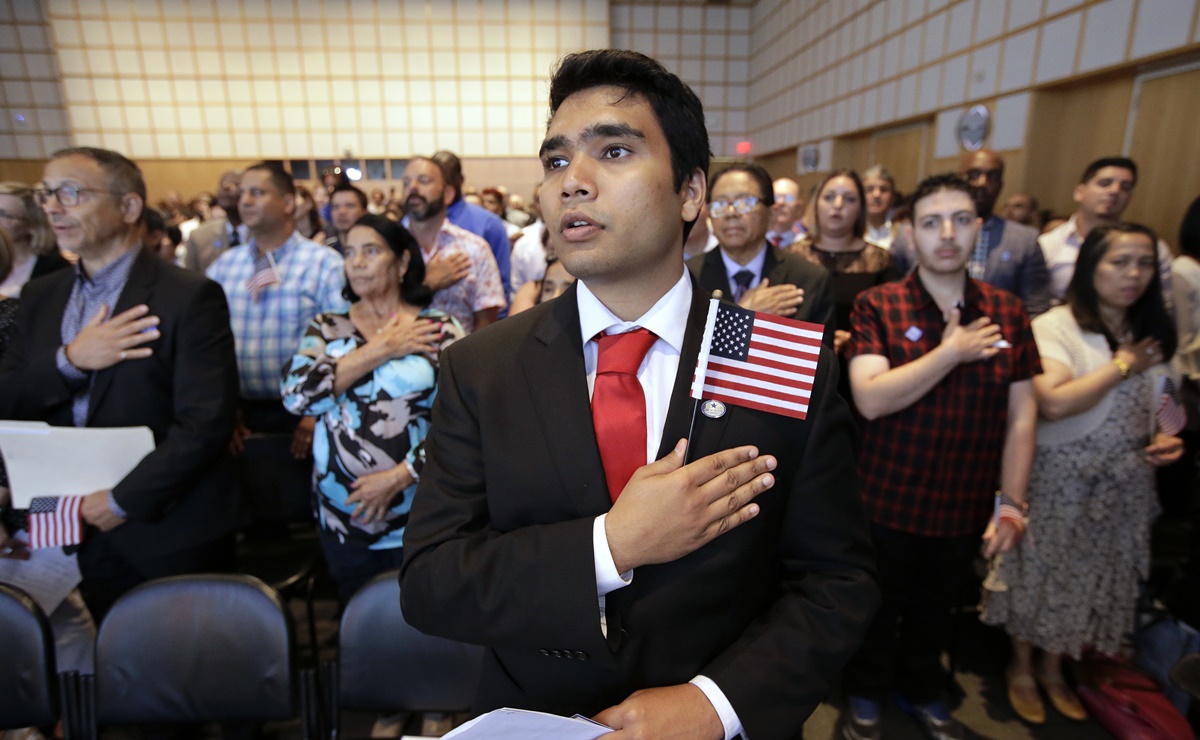 Estados Unidos aumenta subsidios para integración y naturalización de extranjeros