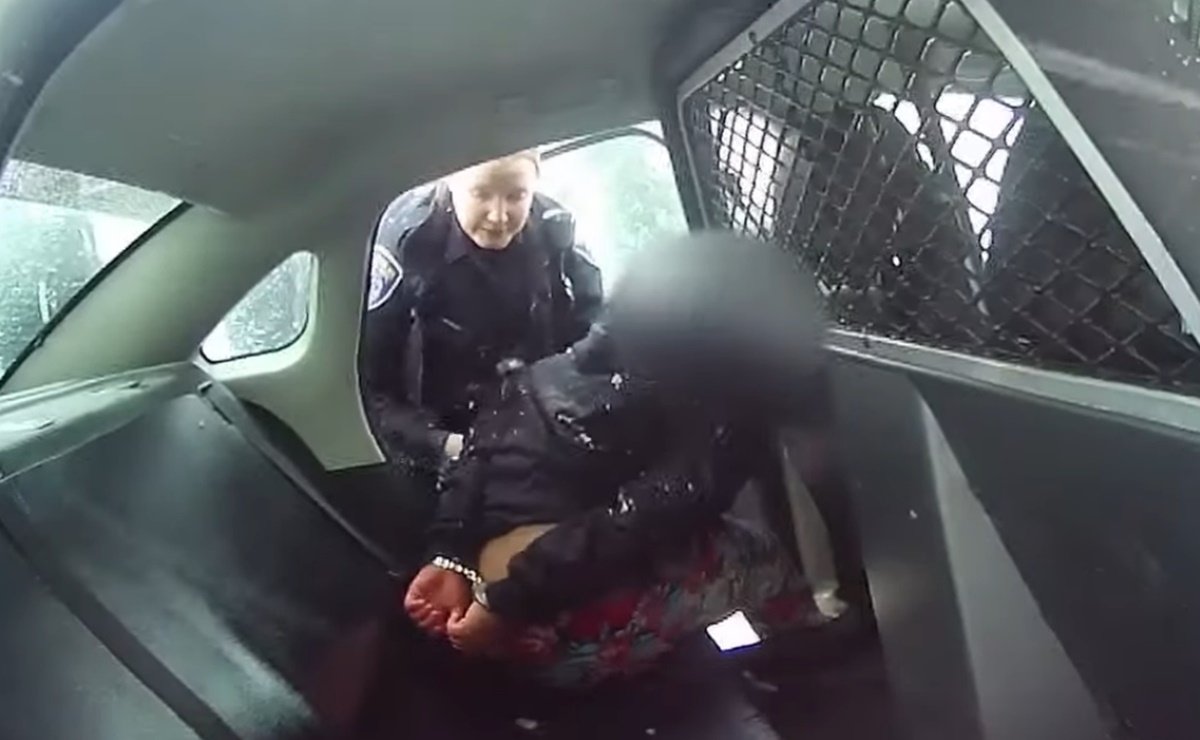 Video. Policías rocían gas pimienta a niña de 9 años en NY