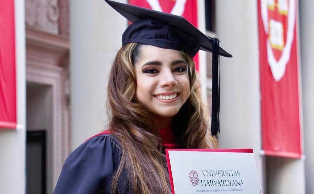 Mexicana Dafne Almazán, la más joven en graduarse de posgrado de Harvard