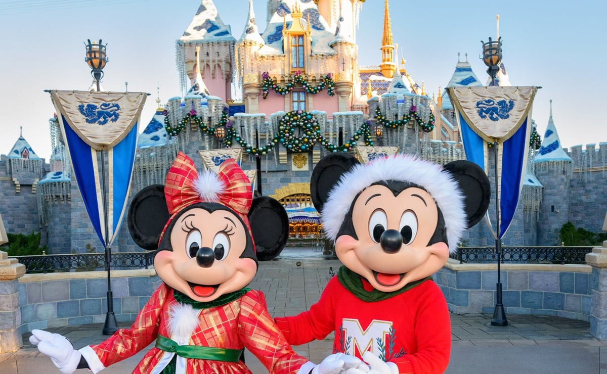 Inicia la temporada navideña en Disneyland Resort en California