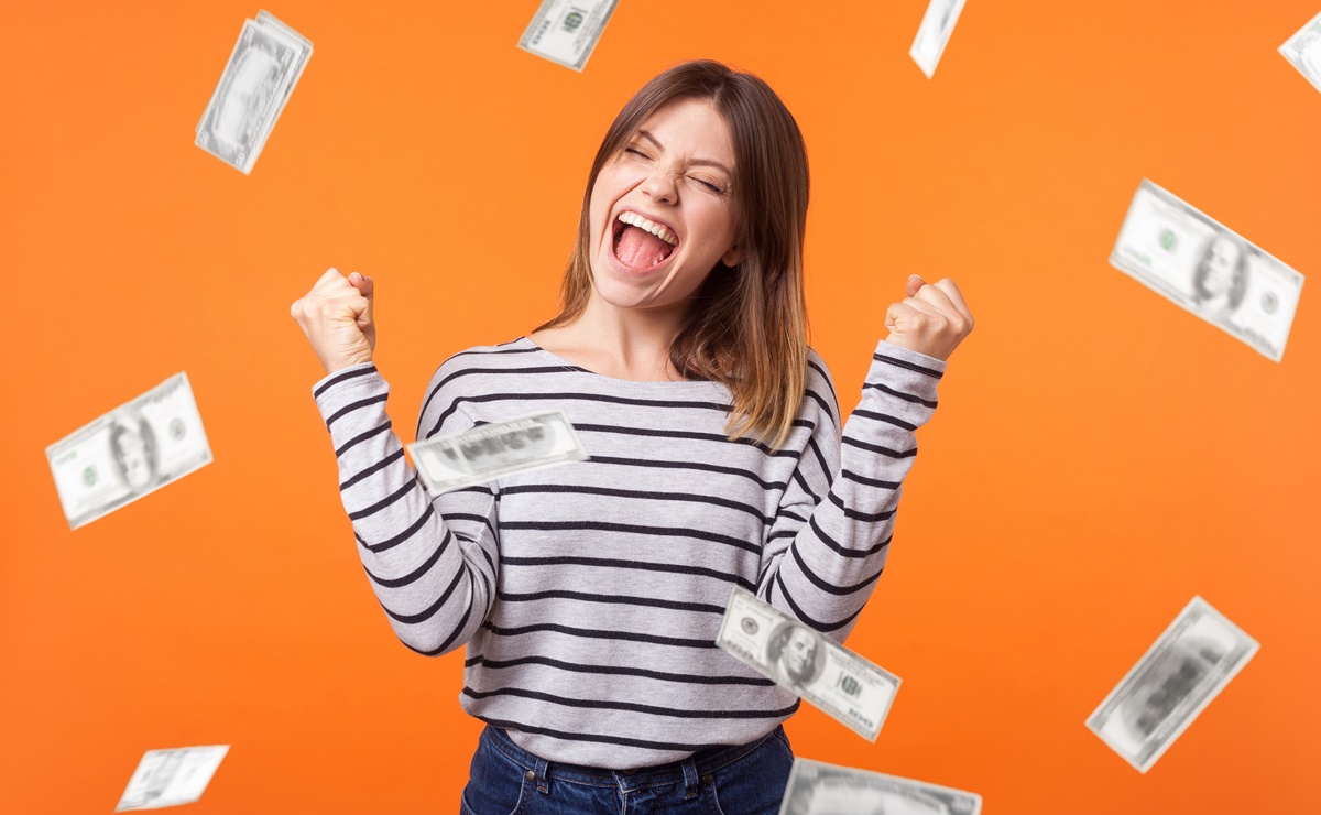¿El dinero 'compra' la felicidad? Esto dice la Universidad de Harvard