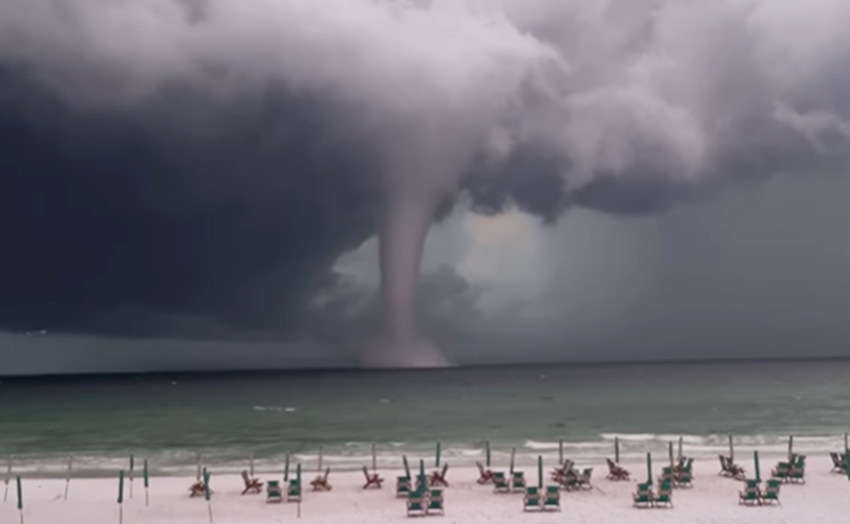 Video. Se forma impresionante tromba marina en Florida y desata miedo