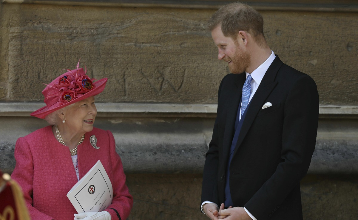 Príncipe Harry dice que la reina Isabel era su “brújula”; promete honrar a Carlos III