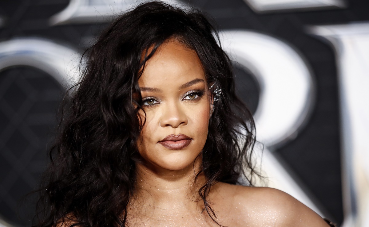 Rihanna conquista premiere de ‘Wakanda Forever’ con vestido strapless