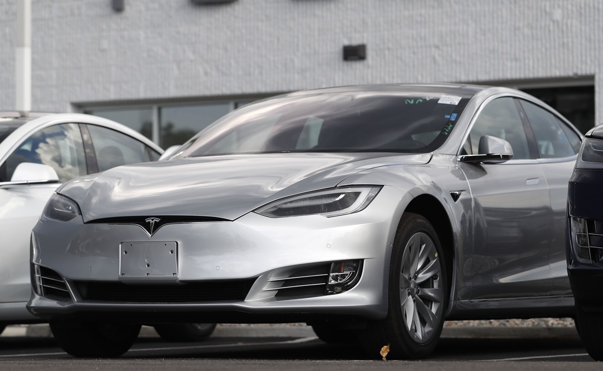 ‘Frenado fantasma’; dueños de Teslas demandan a empresa de Musk por fallas en frenos