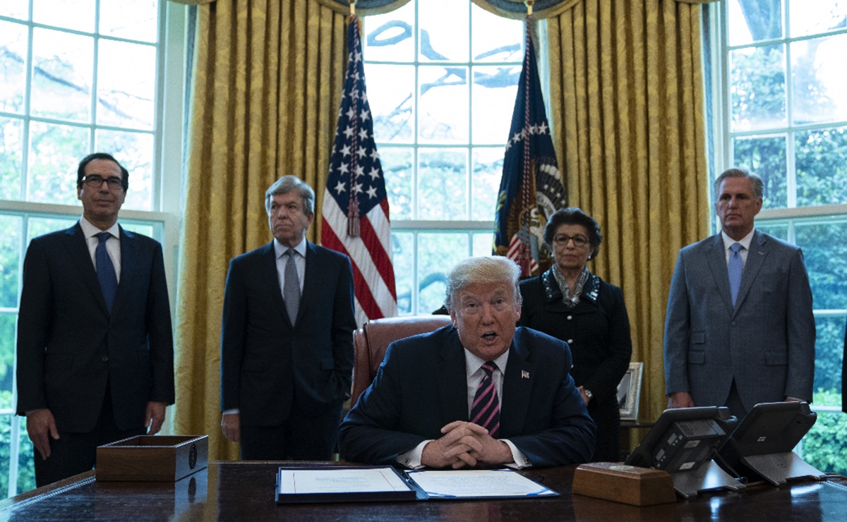 La Casa Blanca exige llevar mascarilla a sus empleados, pero no a Trump