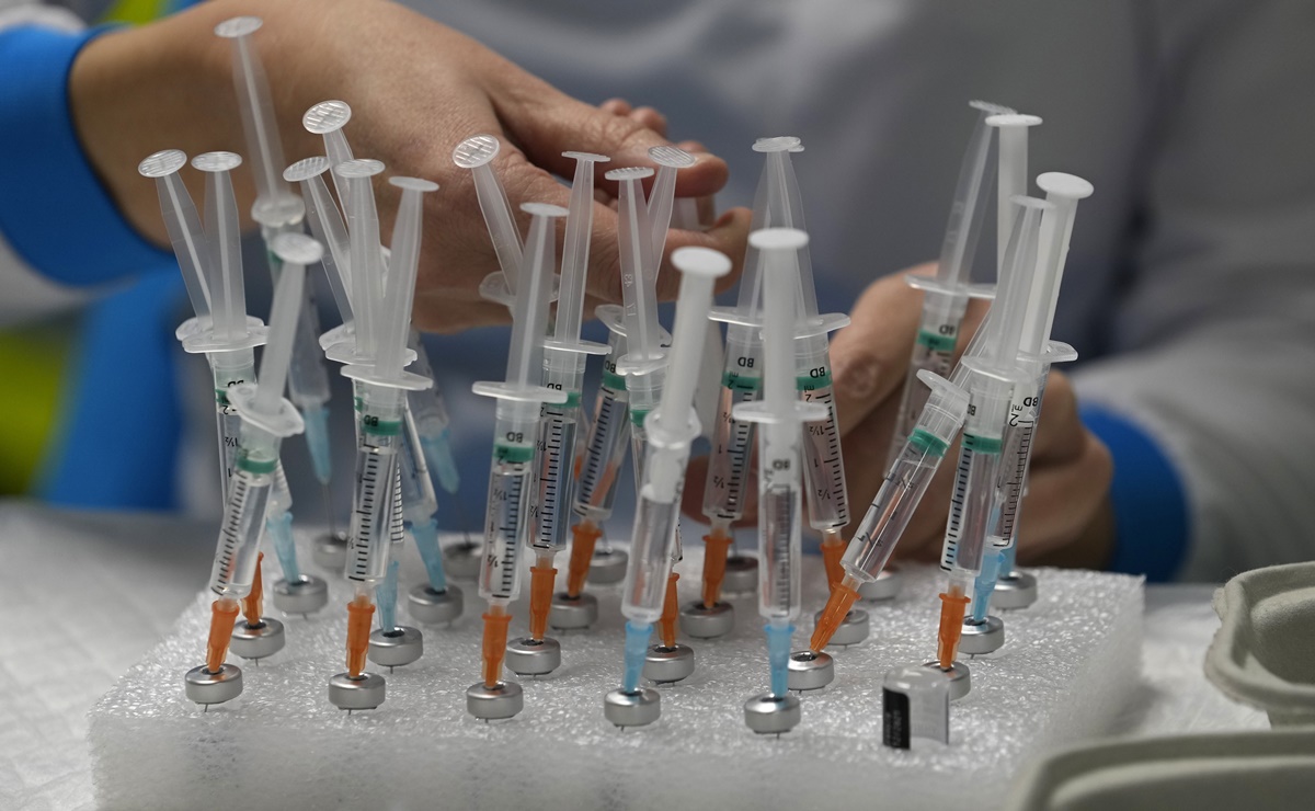 Ómicron: Estados Unidos envía en un día 9 millones de vacunas a África