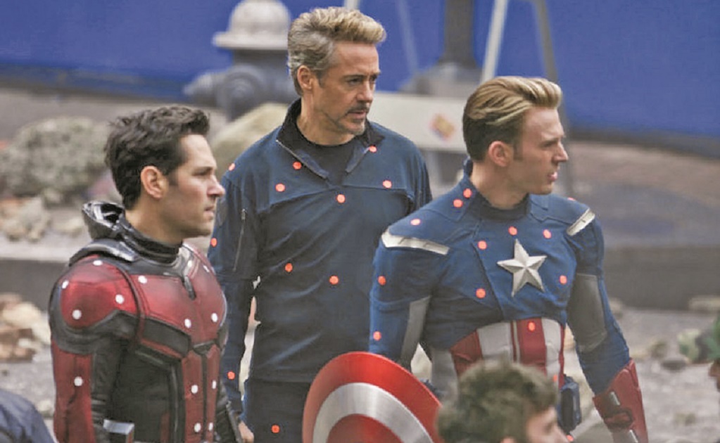 Robert Downey Jr., Chris Hemsworth, Chris Evans, Scarlett Johansson
