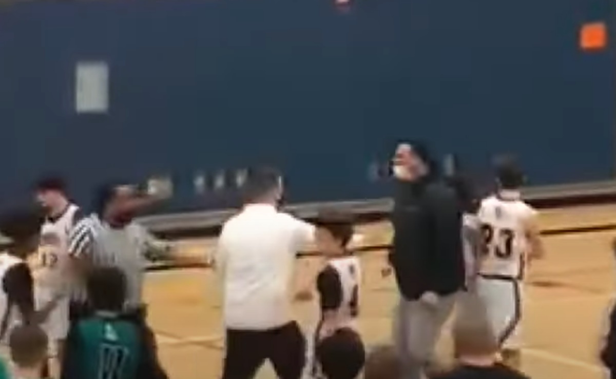 Padre rompe nariz de árbitro durante partido escolar de su hijo en Washington