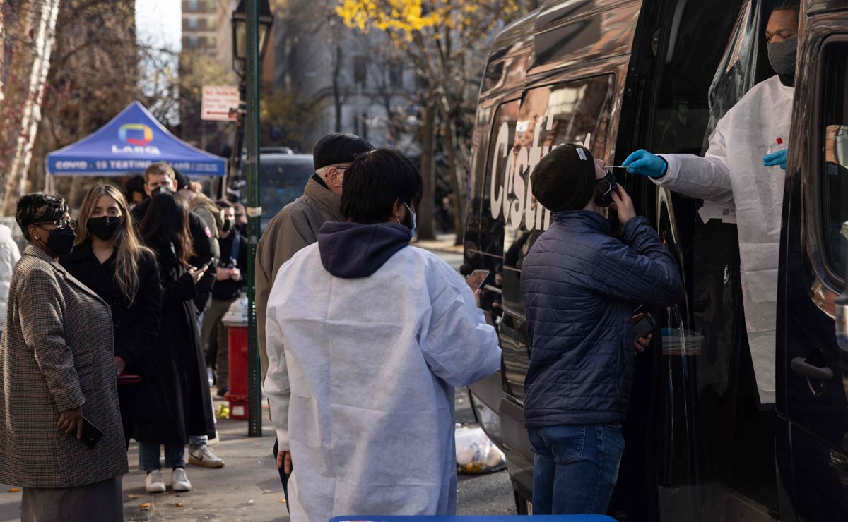 Nueva York pide volver a usar cubrebocas en interiores públicos ante repunte de Covid