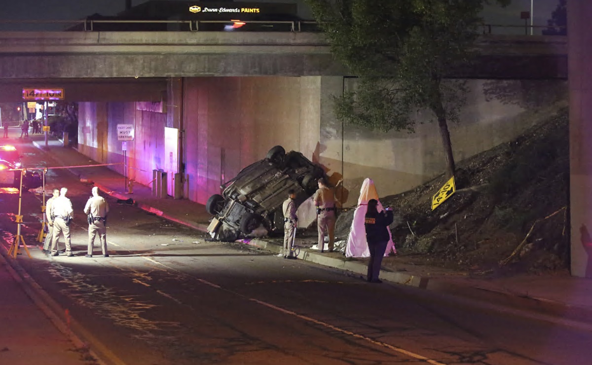 Cae auto desde piso elevado en Los Ángeles; hay 3 muertos