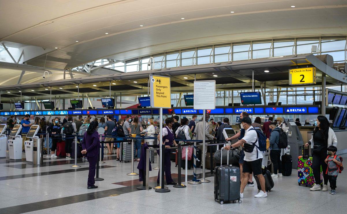 Tres aeropuertos de EU revisarán a viajeros por neumonía vírica de China