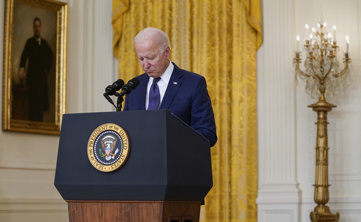 Biden prepara opciones para atacar al Estado Islámico por atentado