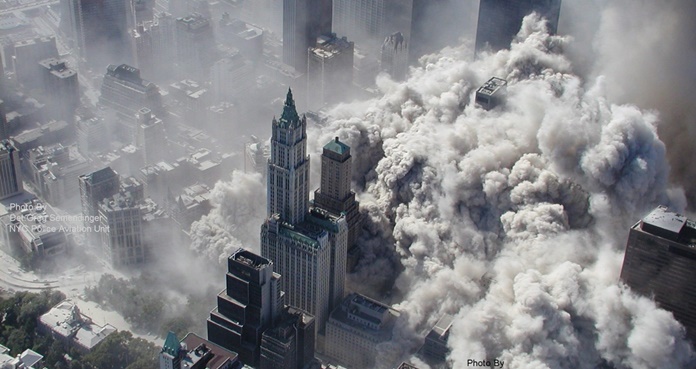 Vista aérea del atentado contra las Torres Gemelas en el World Trade Center, en Nueva York
