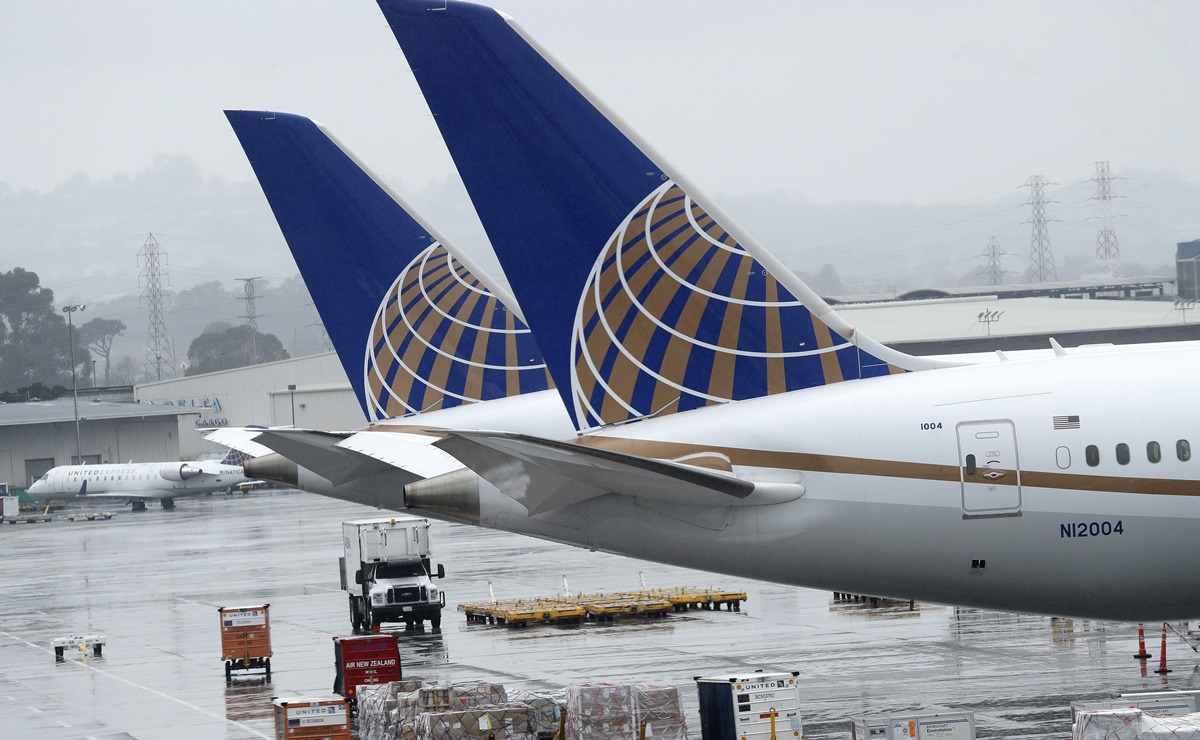 Pasajera de United Airlines da a luz en pleno vuelo hacia Estados Unidos