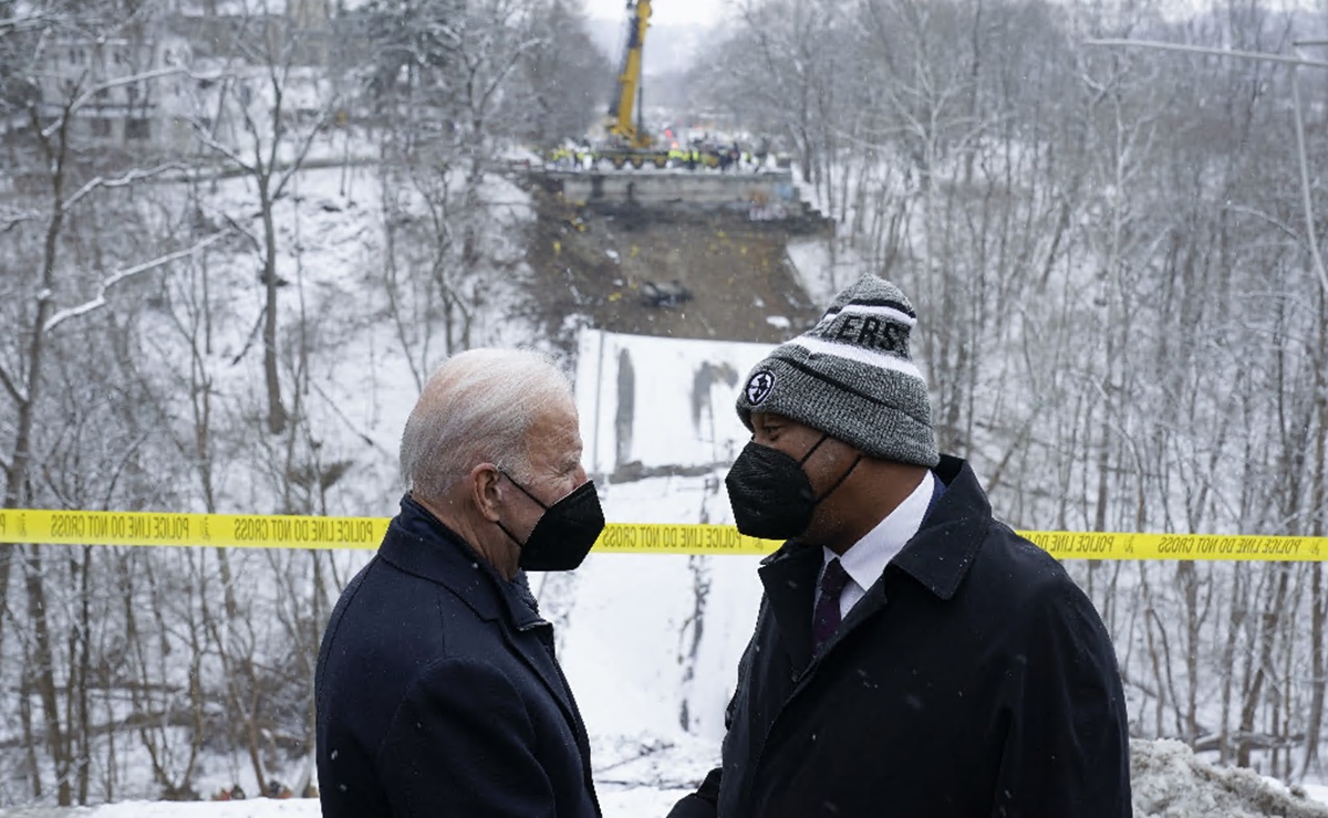 Biden visita el puente que se derrumbó en Pittsburgh horas antes de su visita