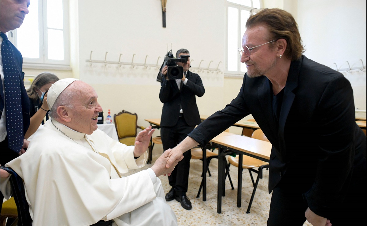 Bono y el Papa lanzan proyecto que anima a jóvenes a cuidar el planeta