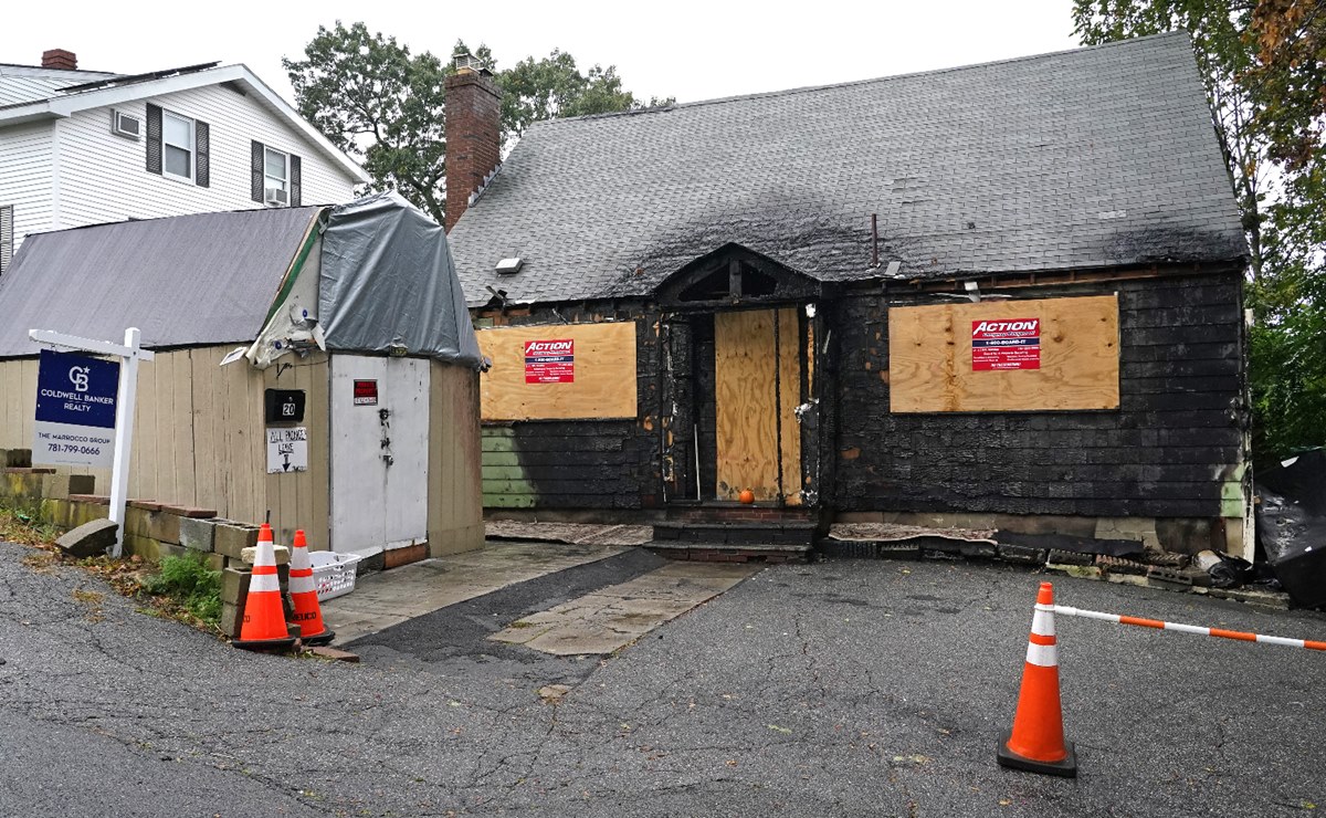Casa quemada en Massachusetts, en venta por casi ¡400 mil dls!