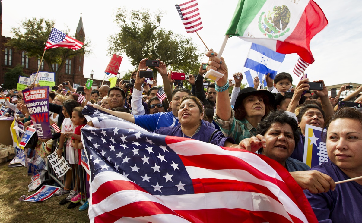 Hispanos y ciudadanía estadounidense: ¿para quiénes es más difícil obtenerla?