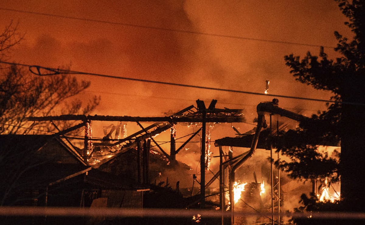Carolina del Norte. Evacúan a 6,500 personas por incendio en  planta de fertilizantes