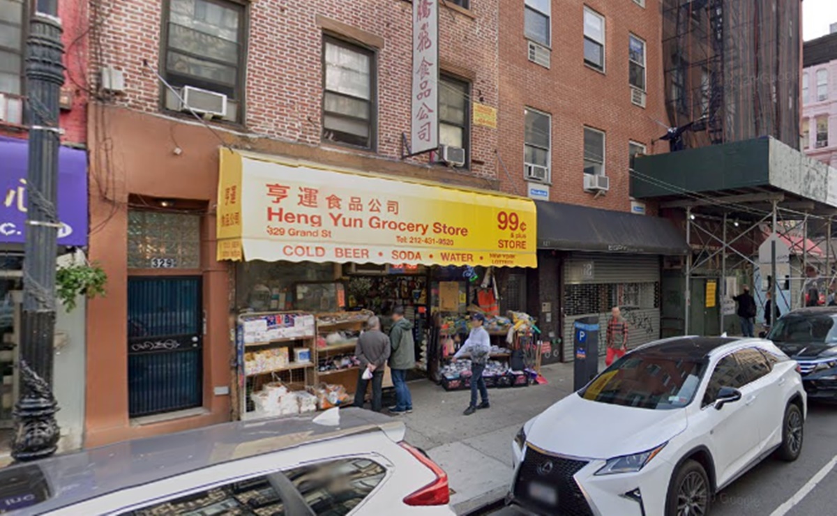 Hombre golpea a mujer asiática que le pidió usar cubrebocas en NY