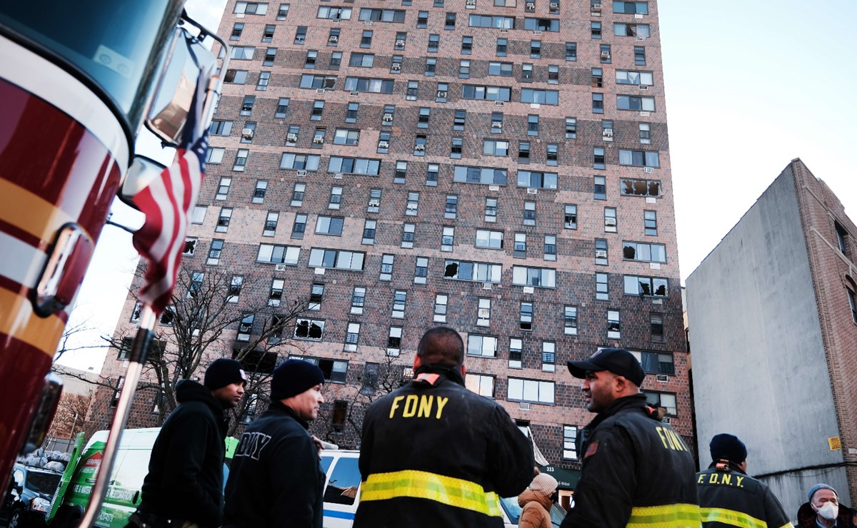 Incendio en edificio en Nueva York, el más grave en dos décadas en EU