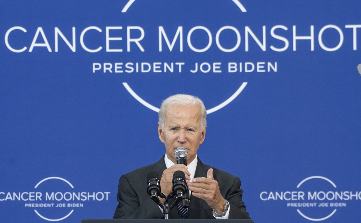 Biden impulsa desarrollo de biotecnología estadounidense contra el cáncer