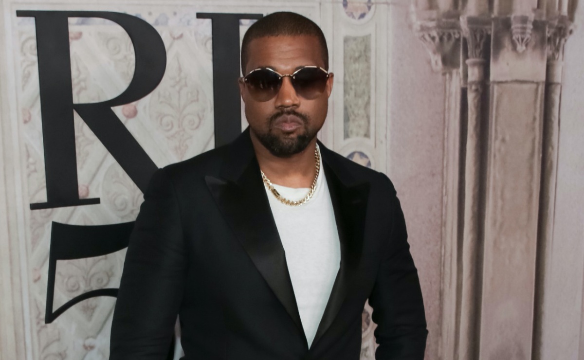 Acusan a Kanye West de golpear a fan que le pidió un autógrafo