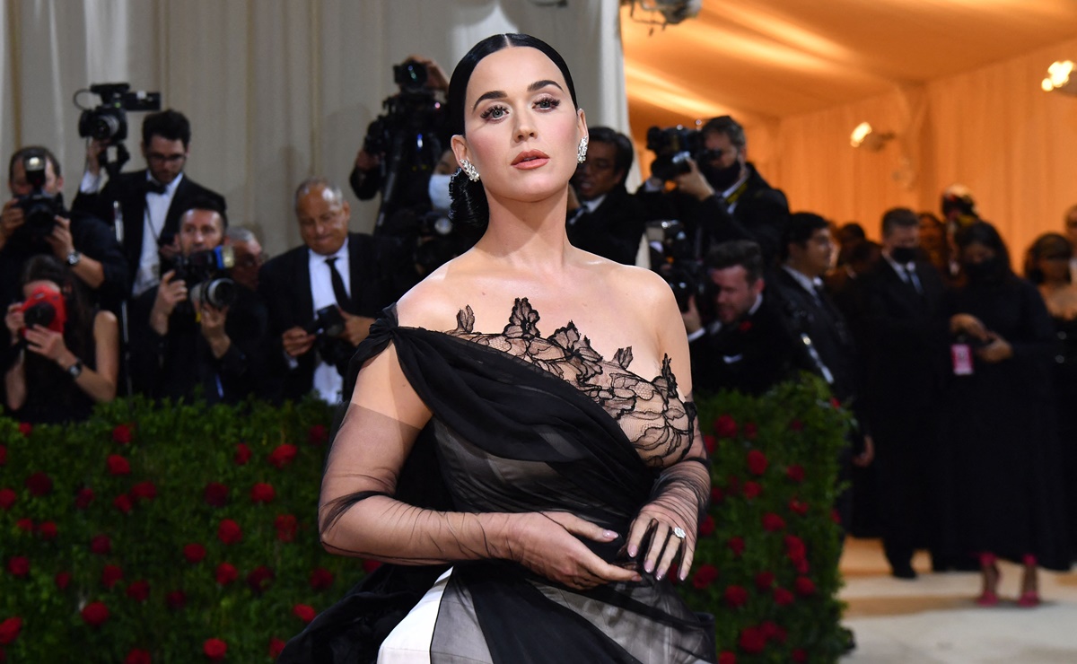 Katy Perry enamora con un minivestido de corsé al estilo Madonna