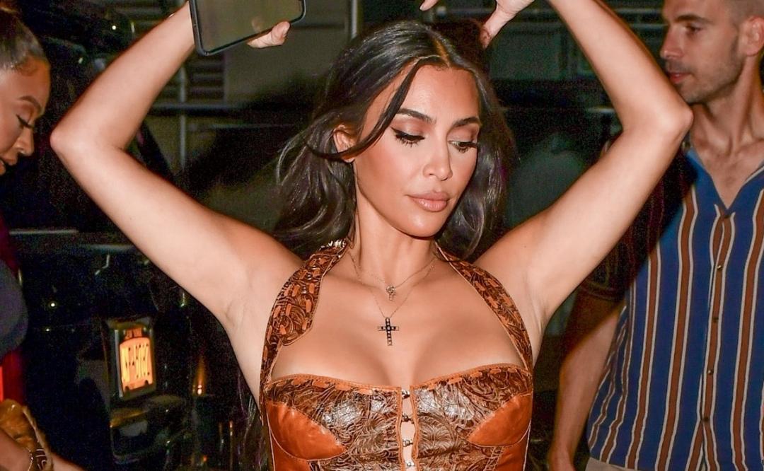 Kim Kardashian presume sus curvas con top ‘underboob’ en sesión