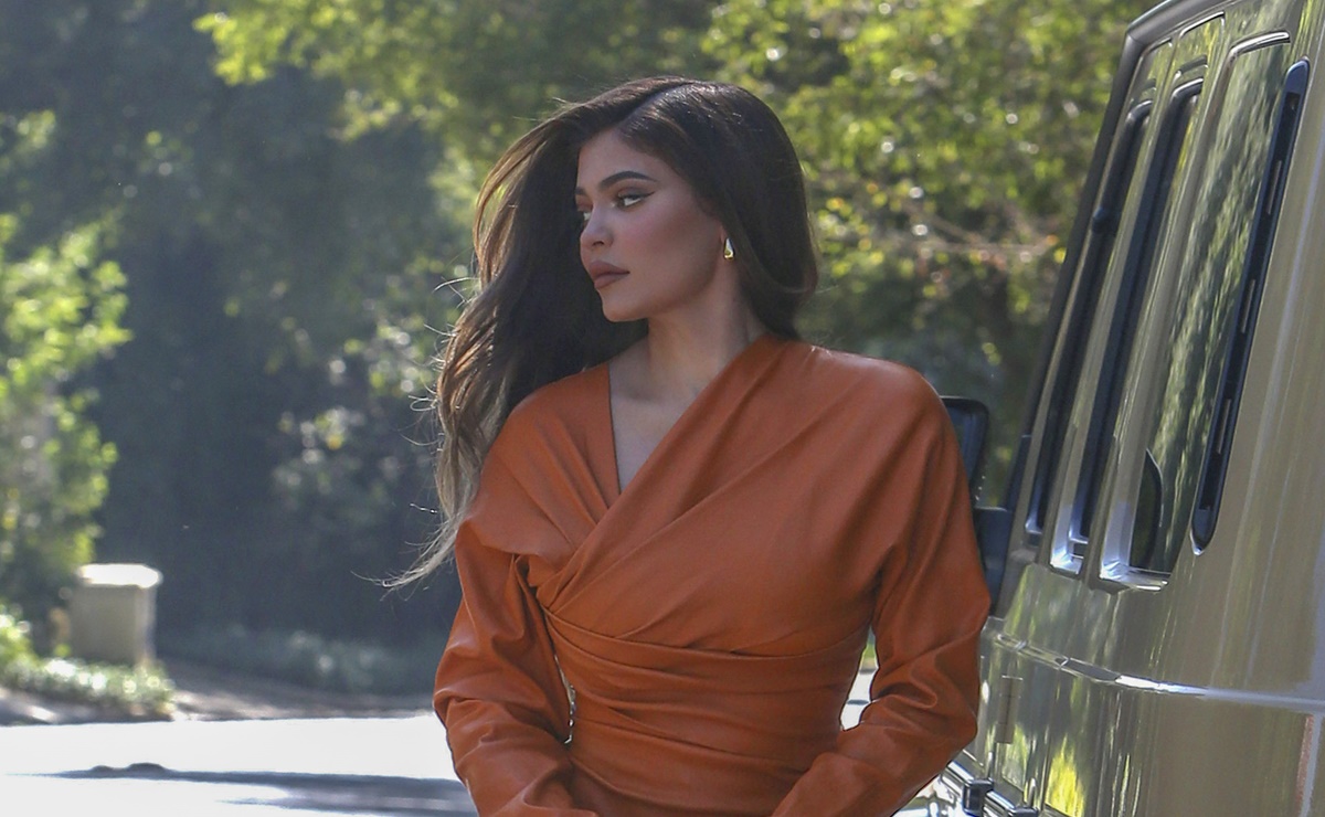 Kylie Jenner se luce en lencería durante sesión de fotos