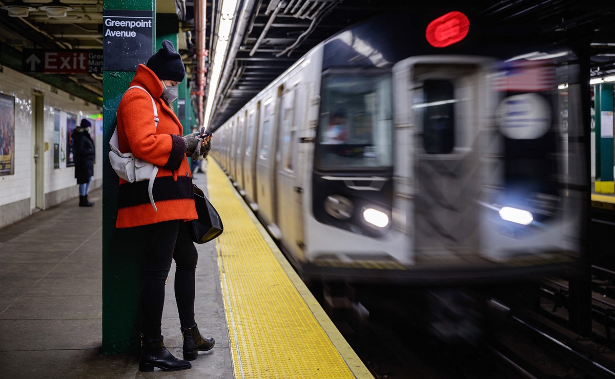 Metro de Nueva York suspende 3 líneas por personal con Covid-19