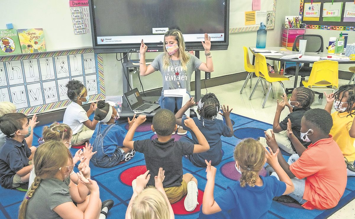 Escuela suspende 36 veces a niña en Florida por no usar cubrebocas