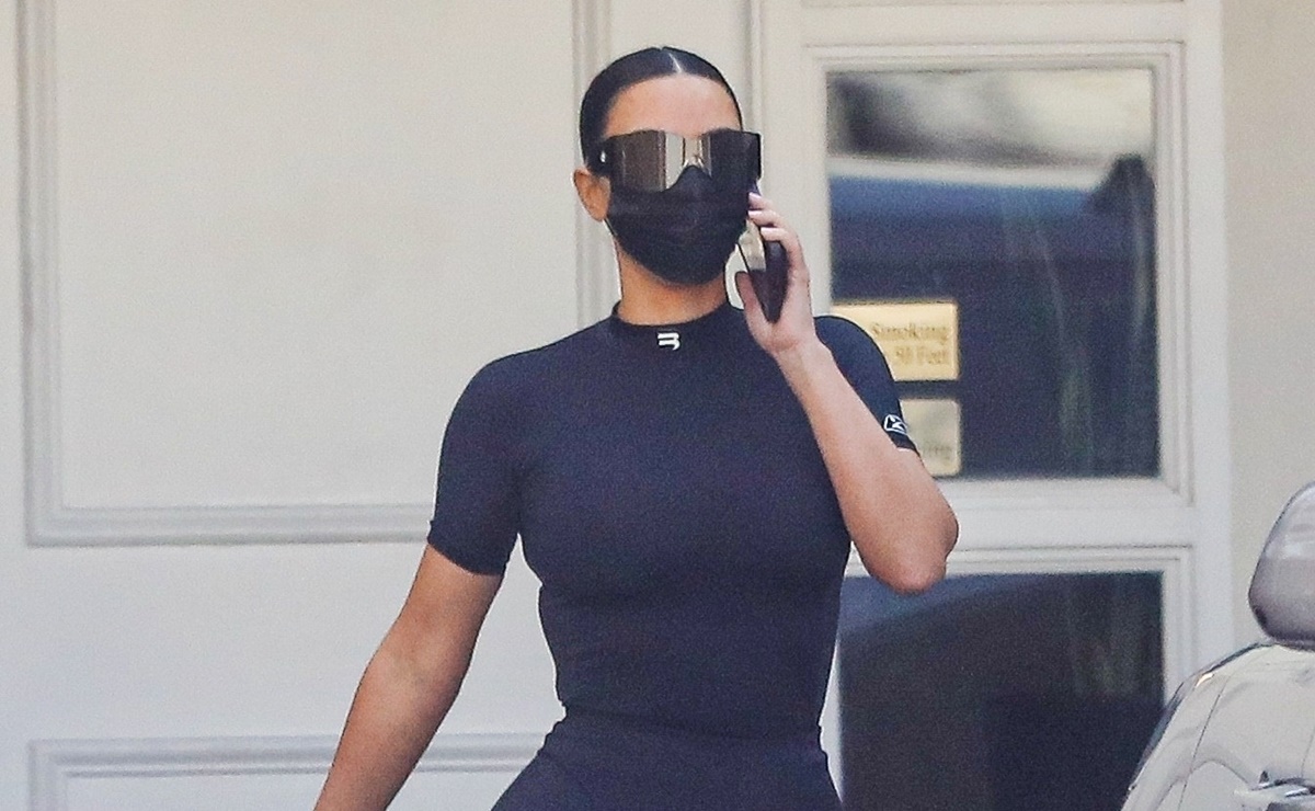 Kim Kardashian impacta con figura 'irreal' en leggings por Beverly Hills