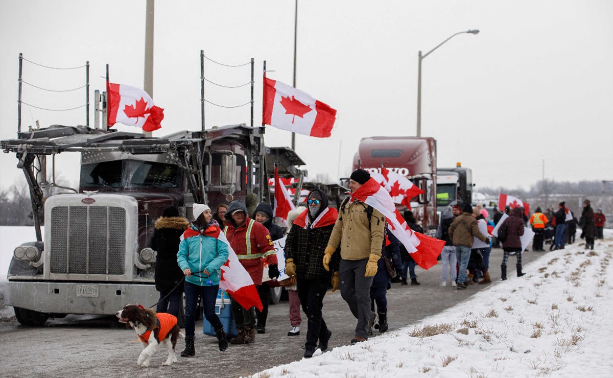 Cientos de camiones se dirigen a Ottawa para protestar contra vacunación